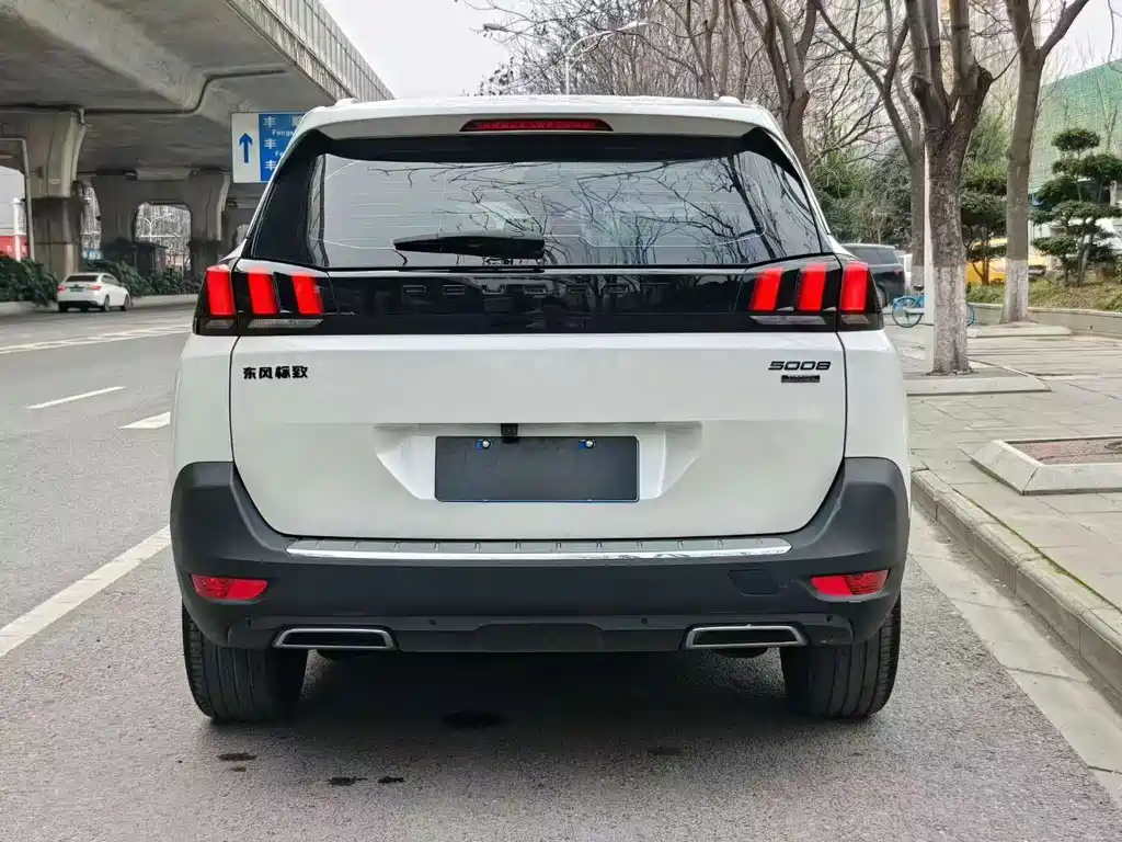 Peugeot 5008 2023 — фото 8