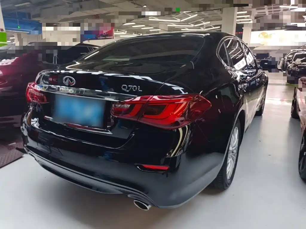 Infiniti Q70 2020