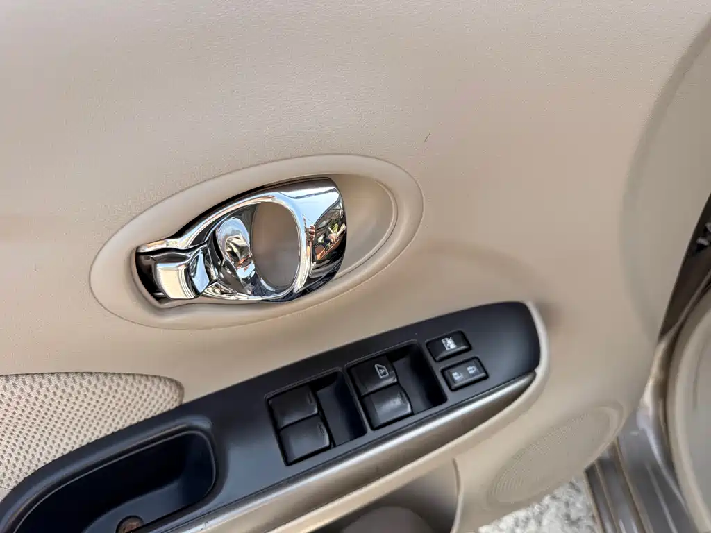 Nissan Sunny 2016 — фото 14