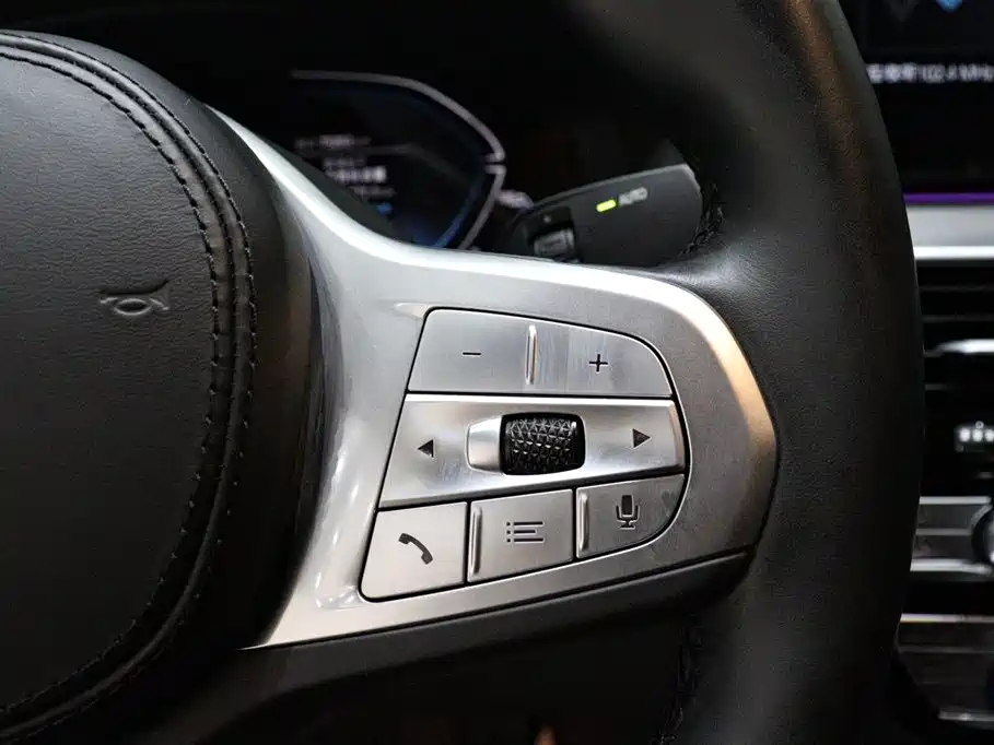BMW 5 Series New Energy 2023 — фото 14