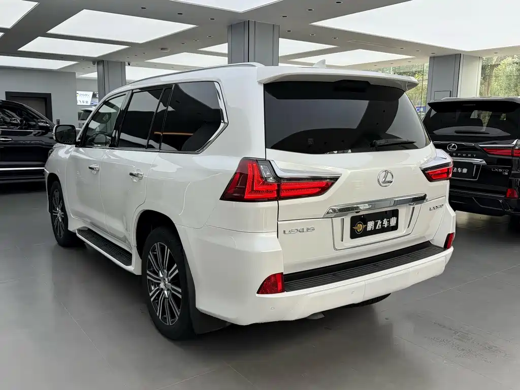 Lexus LX 2019 — фото 22
