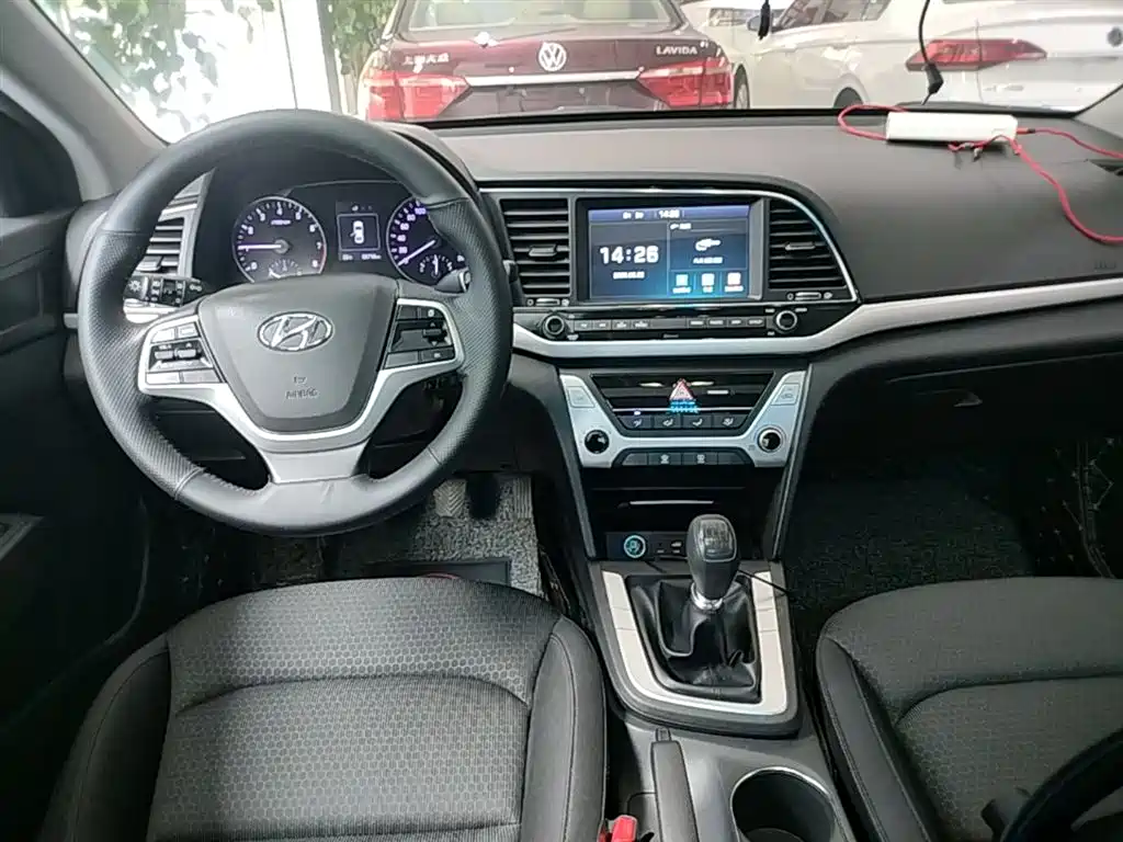 Hyundai Elantra 2017 — фото 10