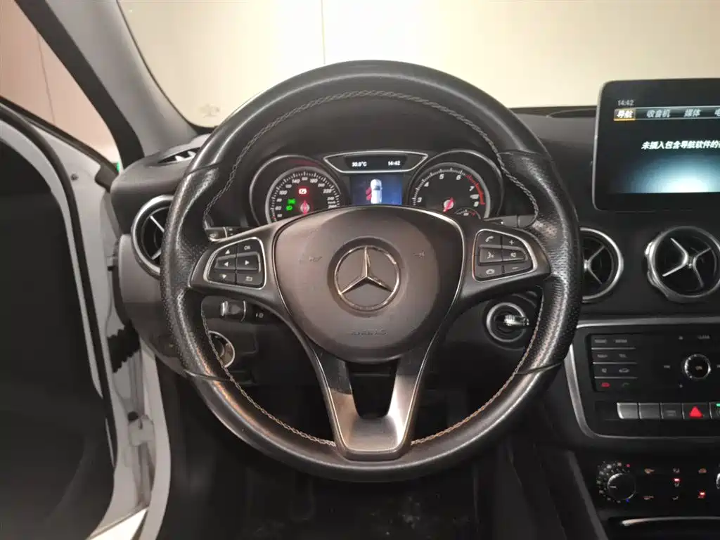 Mercedes-Benz GLA 2017 — фото 11