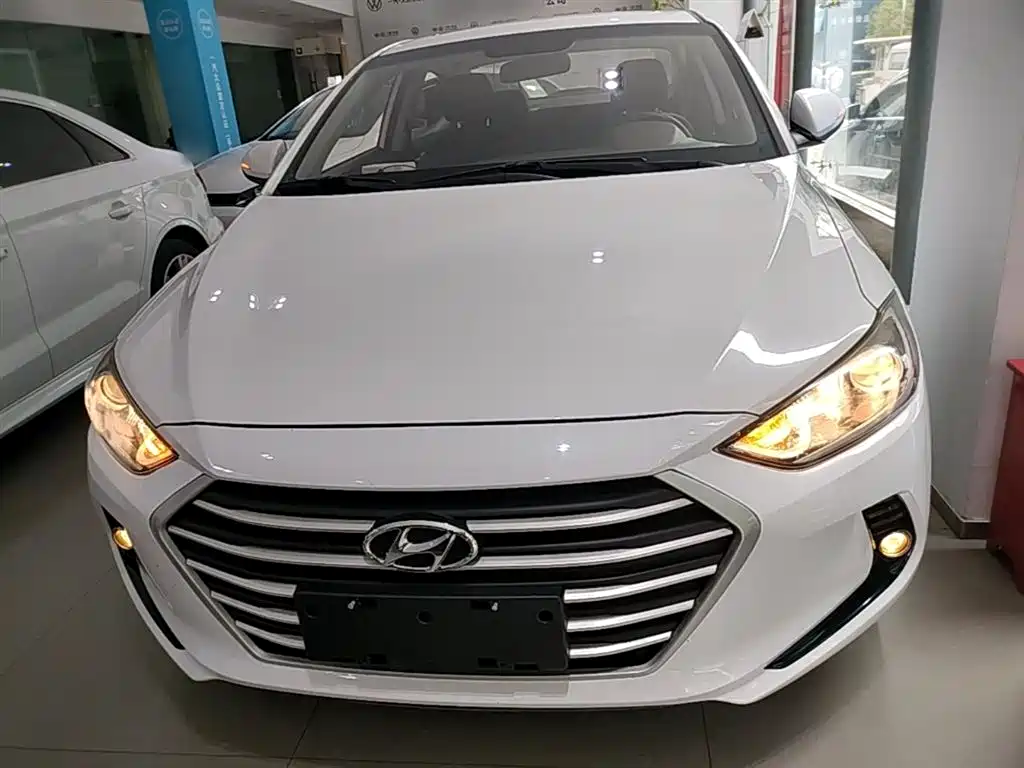 Hyundai Elantra 2017 — фото 3