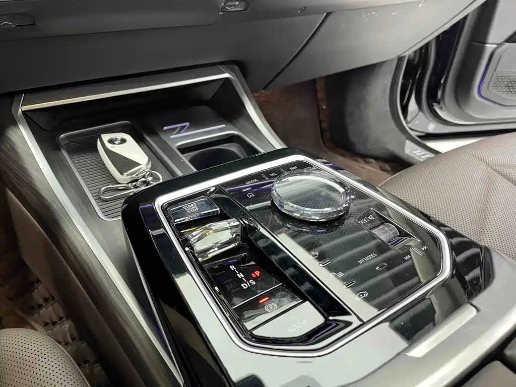 BMW 7 Series 2023 — фото 13