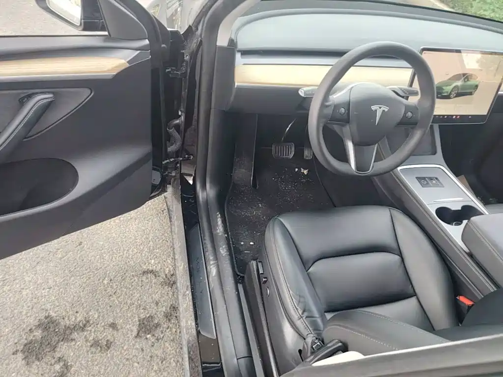 Tesla Model Y 2023 — фото 16
