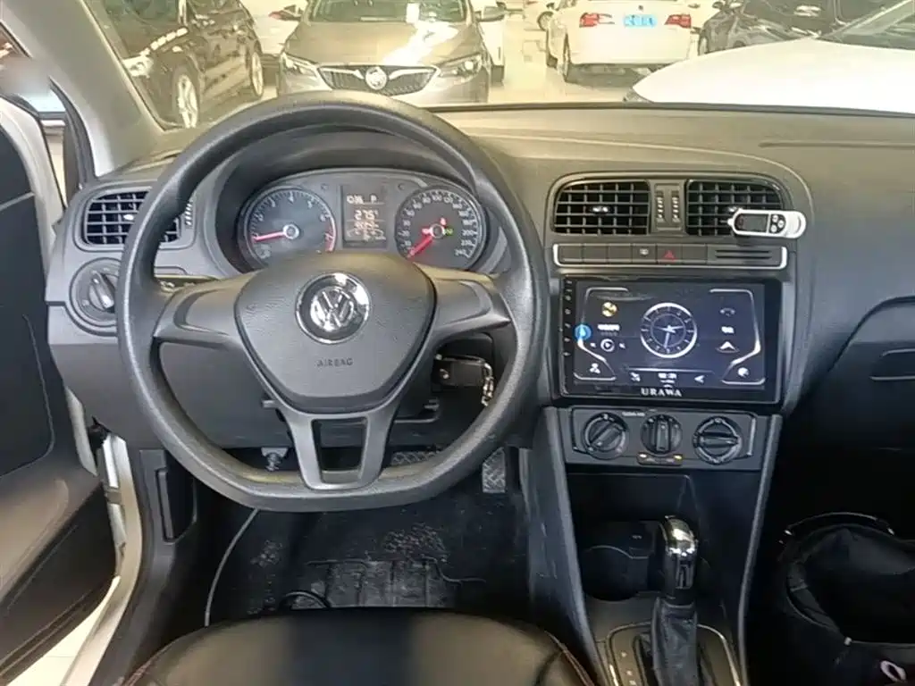 Volkswagen Polo 2017 — фото 11