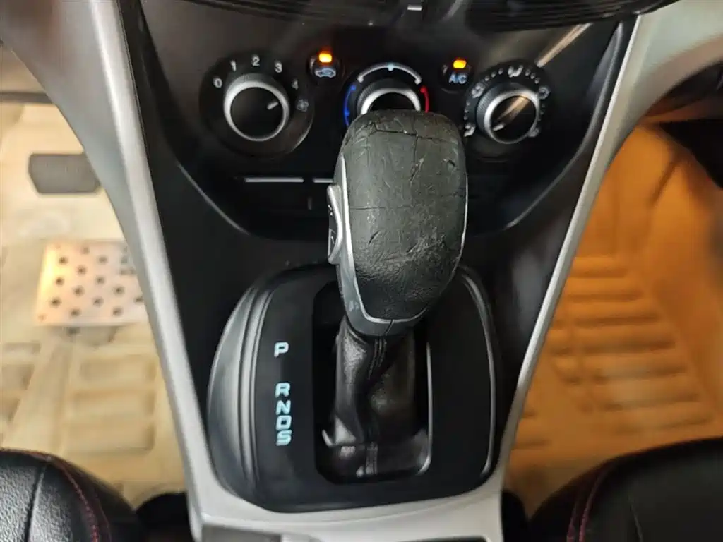 Ford Kuga 2014 — фото 14