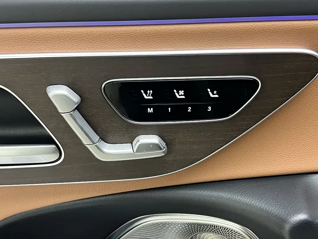 Mercedes-Benz E-Class 2025 — фото 19