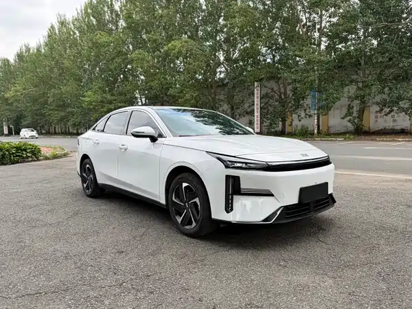 Geely Galaxy L6 2025