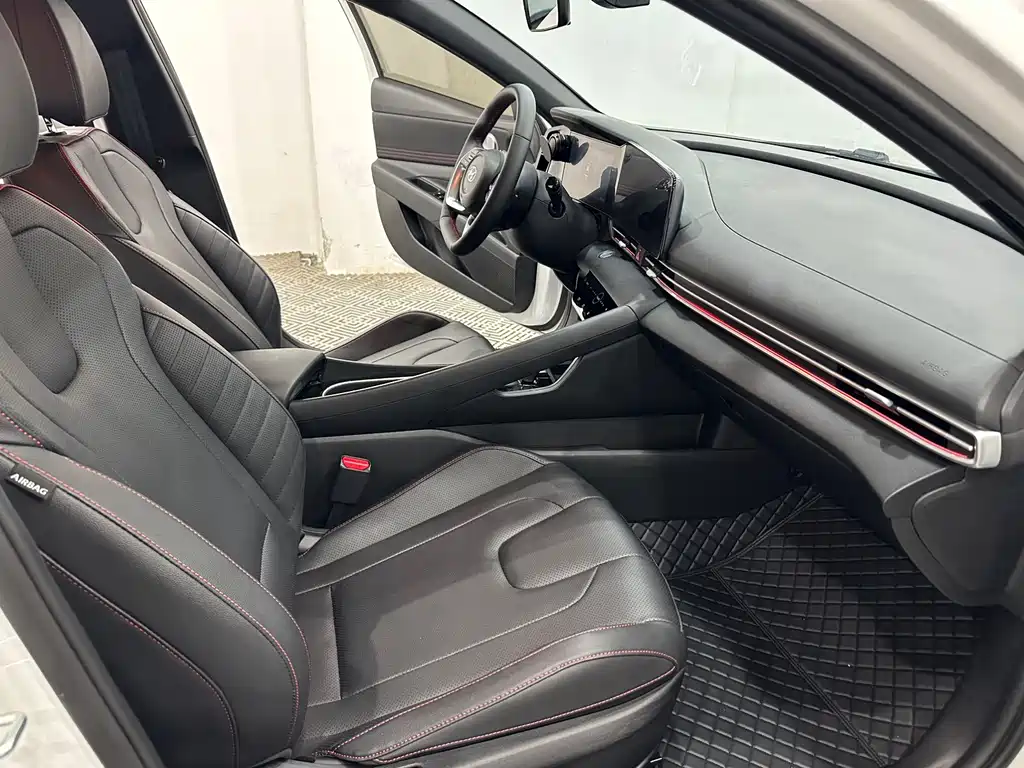 Hyundai Elantra 2023
