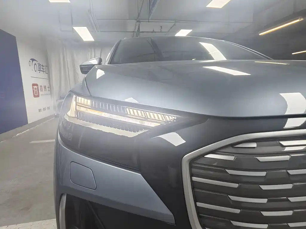 Audi Q4 e-tron 2023 — фото 9