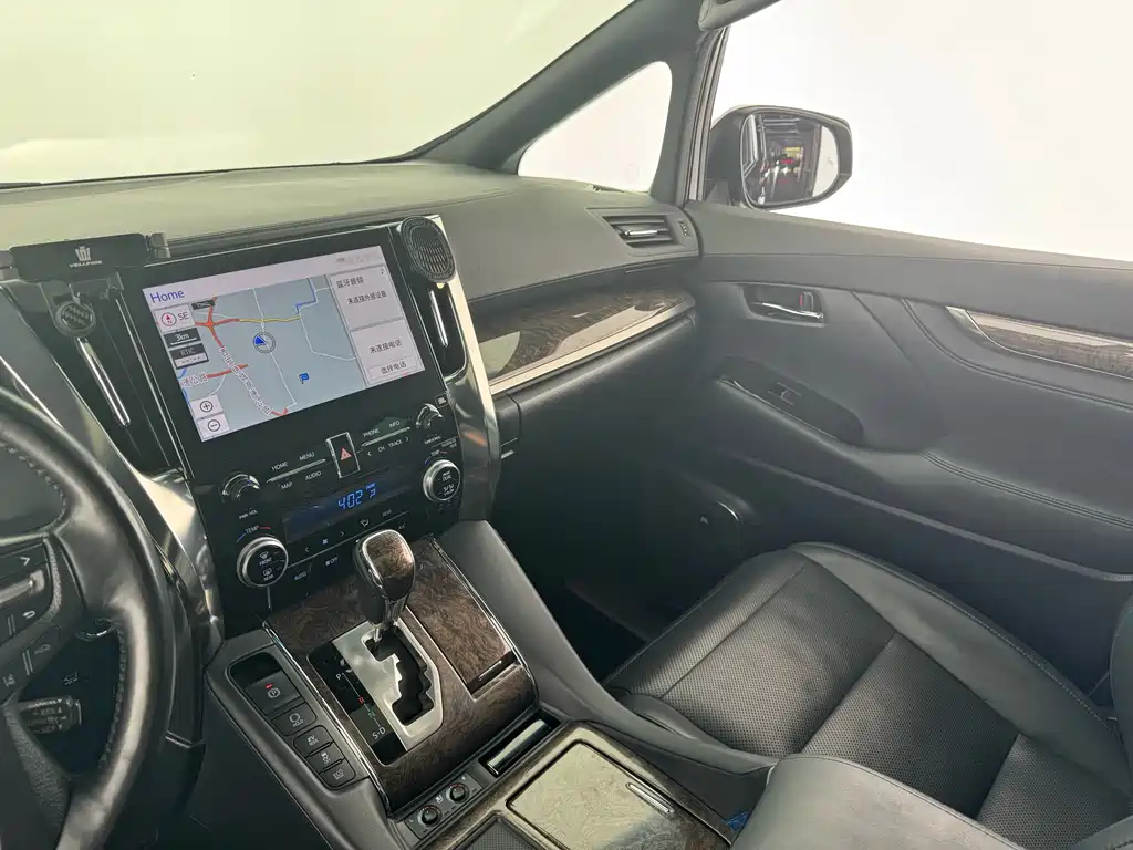 Toyota Vellfire 2023 — фото 8