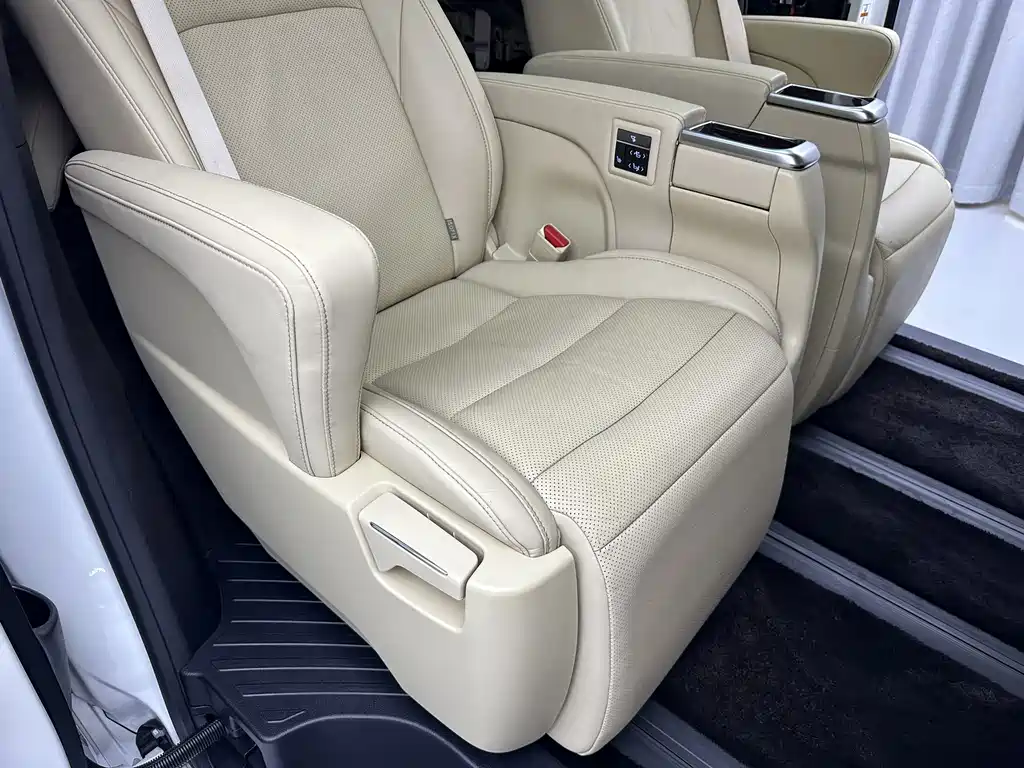 Toyota Alphard 2018 — фото 13