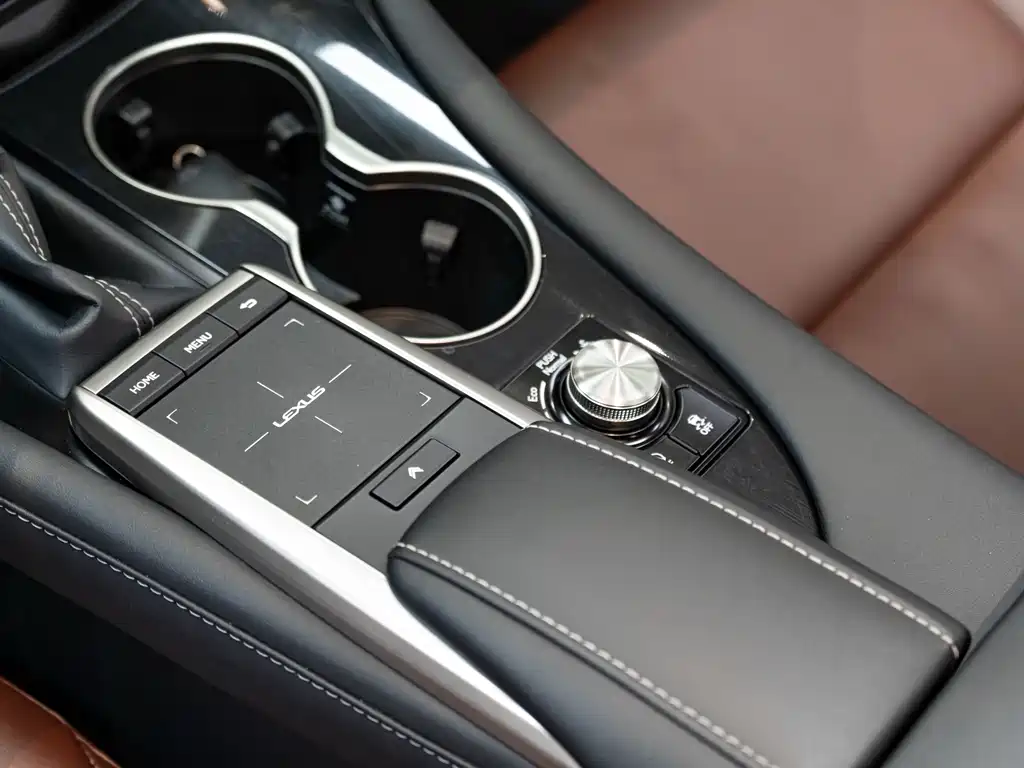 Lexus RX 2023 — фото 18