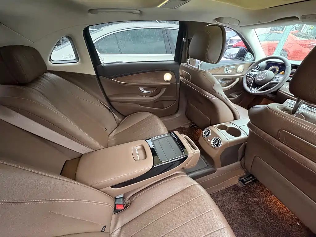 Mercedes-Benz E-Class 2016 — фото 15
