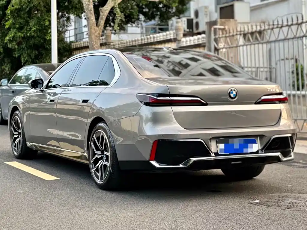 BMW 7 Series 2023 — фото 10