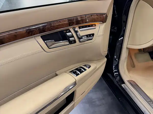 Mercedes-Benz S-Class 2010