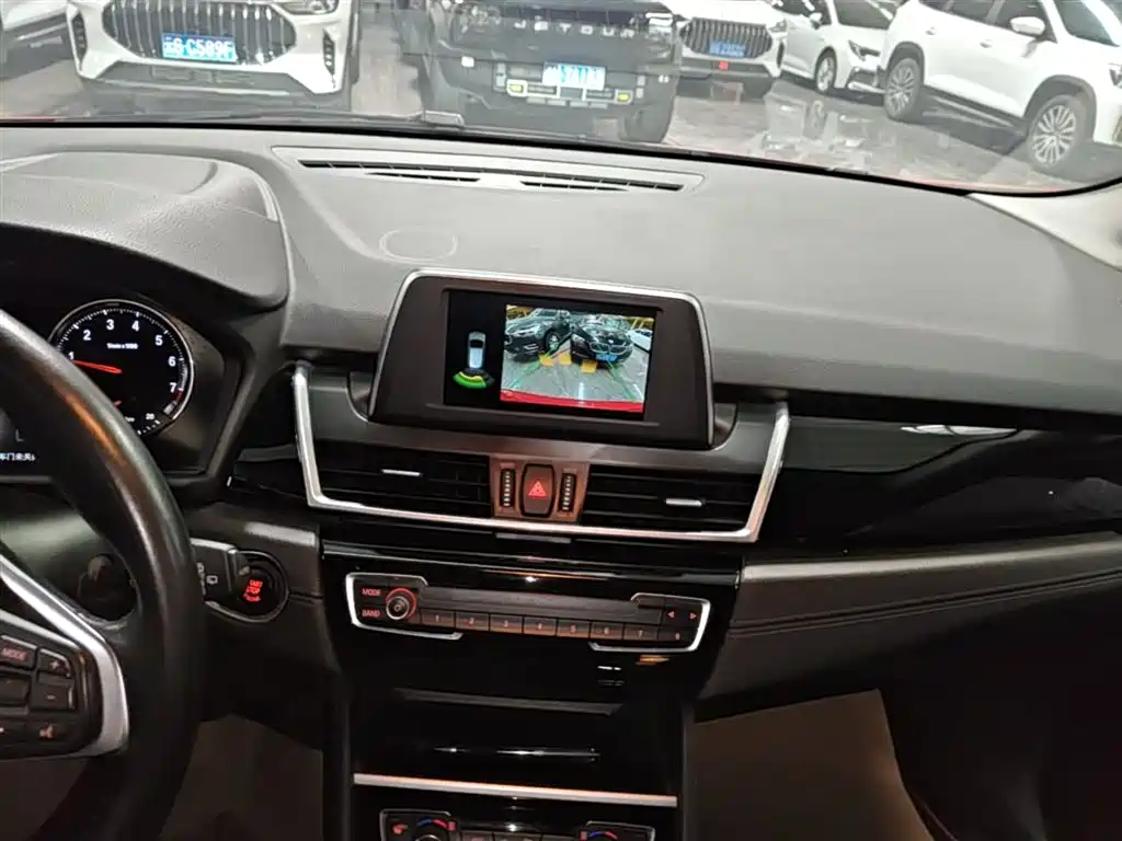 BMW 2 Series Active Tourer 2018 — фото 13