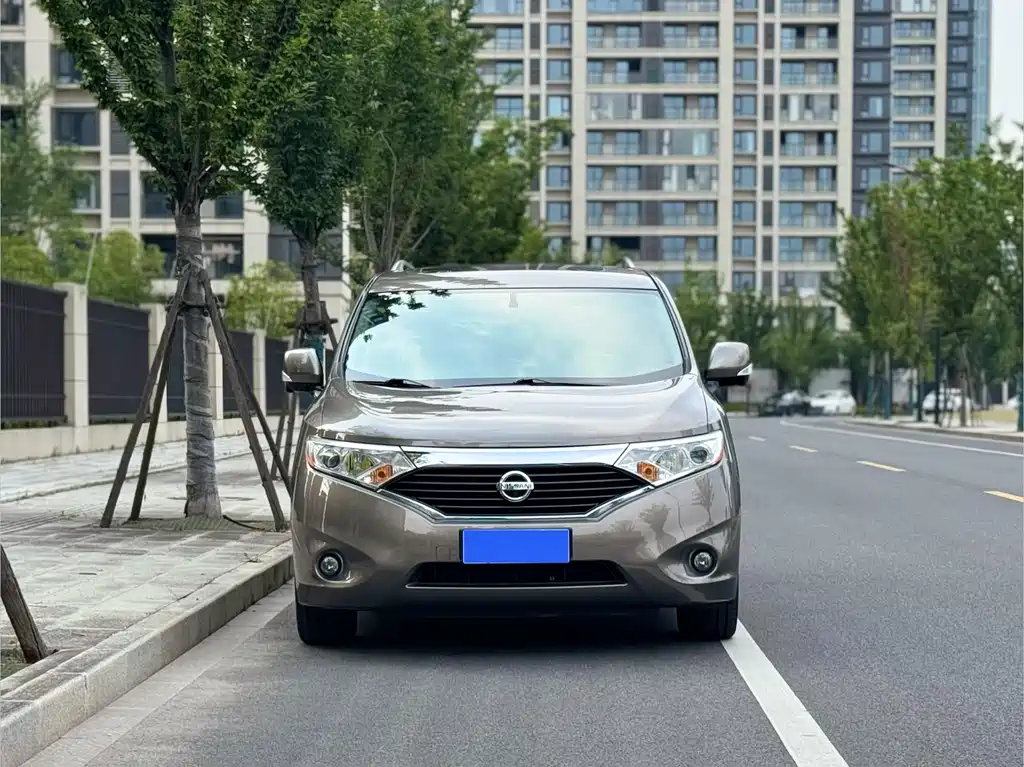Nissan Quest 2016 — фото 2