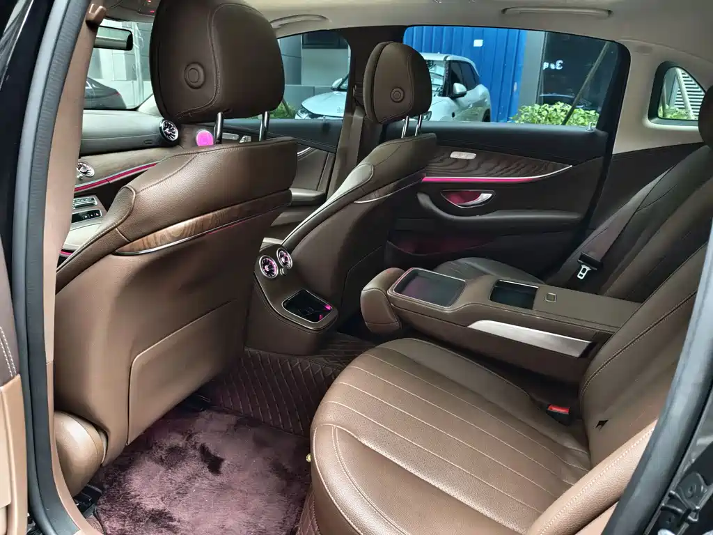 Mercedes-Benz E-Class 2023 — фото 10