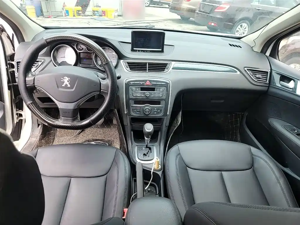 Peugeot 308 2015 — фото 10