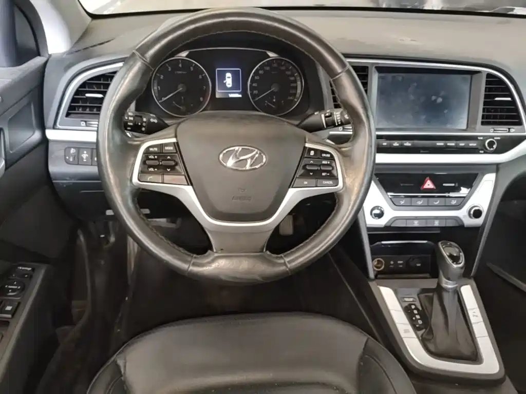 Hyundai Elantra 2016 — фото 11