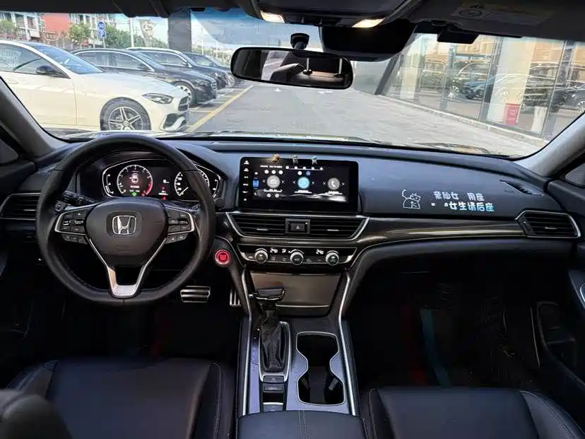 Honda Accord 2022 — фото 9