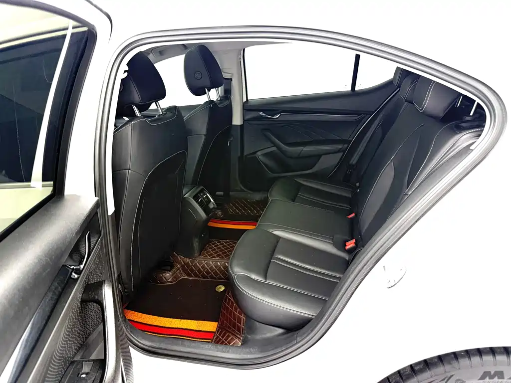 Skoda Octavia 2023 — фото 15