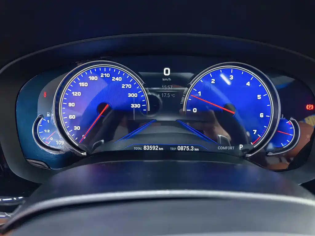 BMW 5 Series 2018 — фото 16