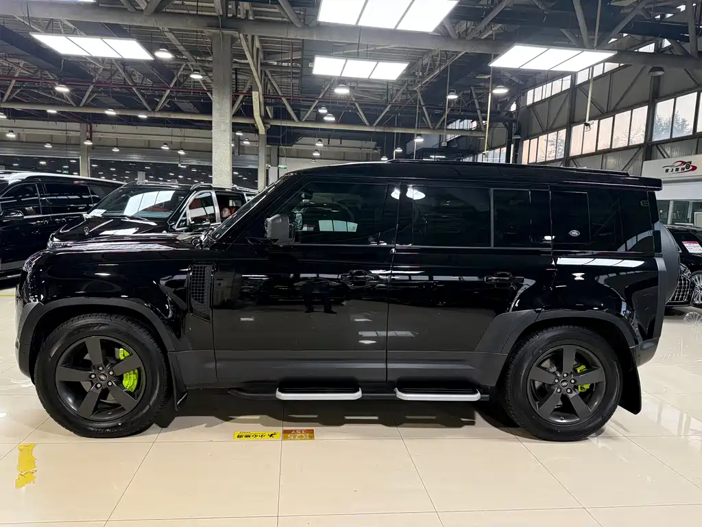 Land Rover Defender 2021 — фото 18