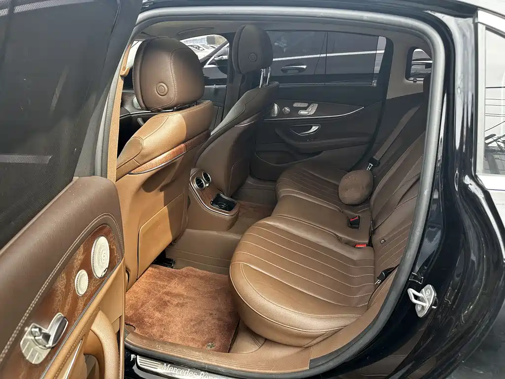 Mercedes-Benz E-Class 2023 — фото 12