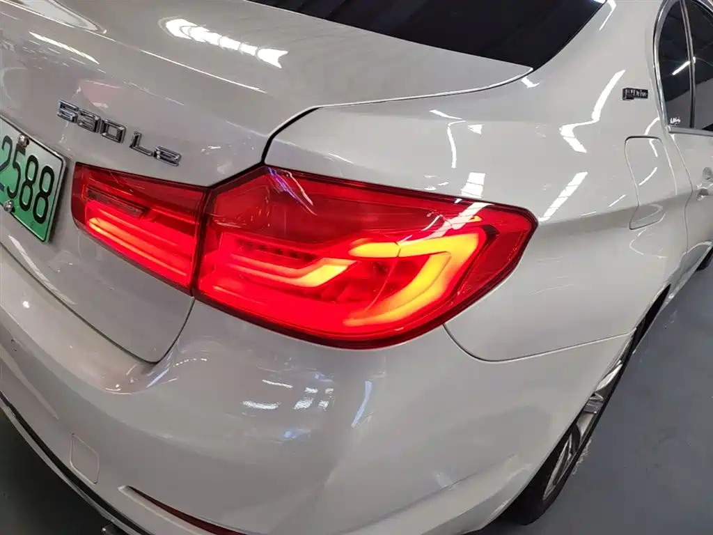 BMW 5 Series New Energy 2018 — фото 8