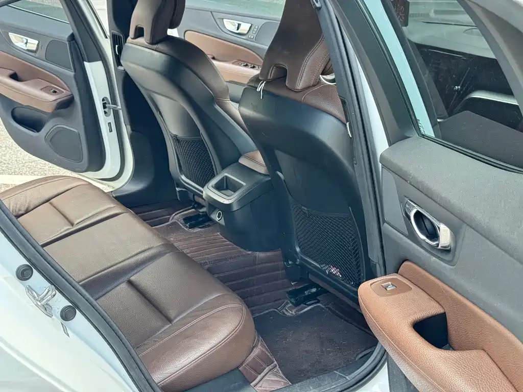 Volvo S60 2020 — фото 12