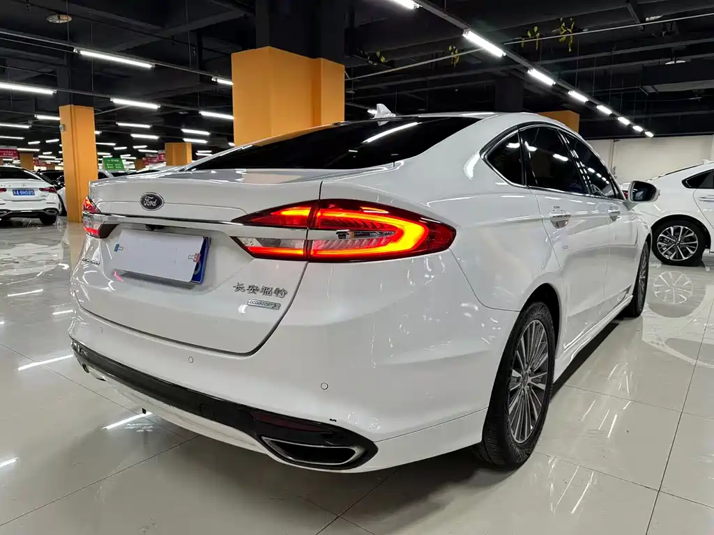 Ford Mondeo 2017 — фото 13
