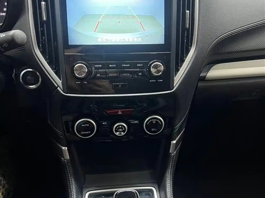 Subaru Forester 2023 — фото 12