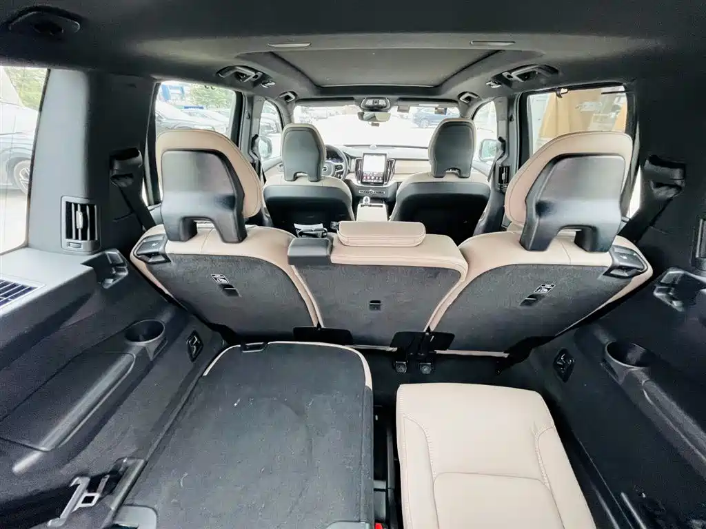 Volvo XC90 Plug-In Hybrid 2025 — фото 15