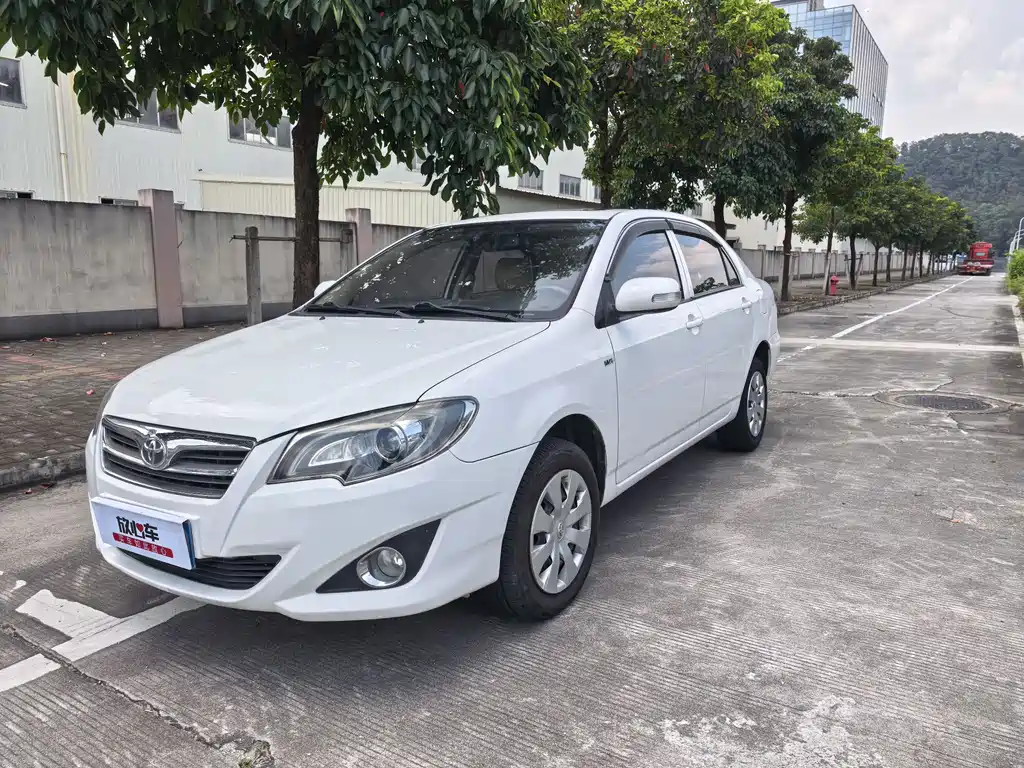 Toyota Corolla 2017 — фото 1