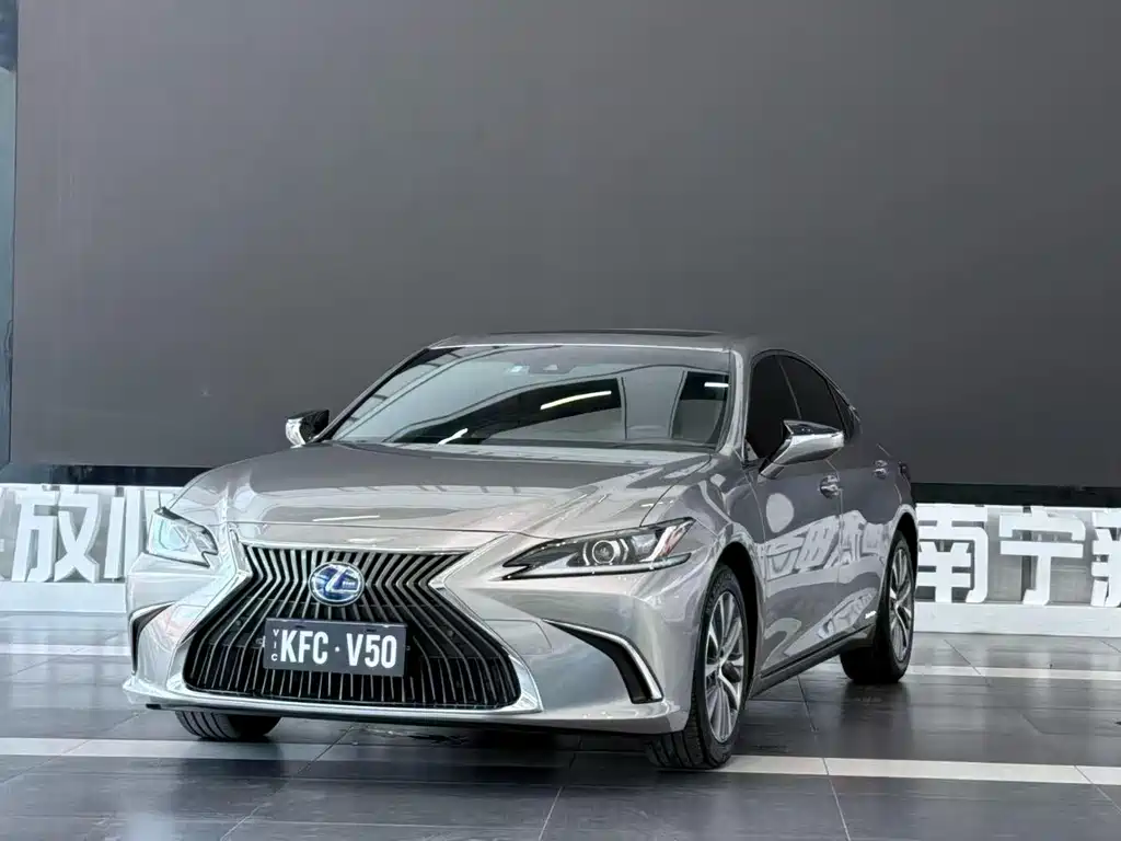 Lexus ES 2019 — фото 1
