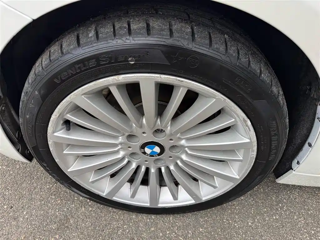 BMW 3 Series 2018 — фото 16