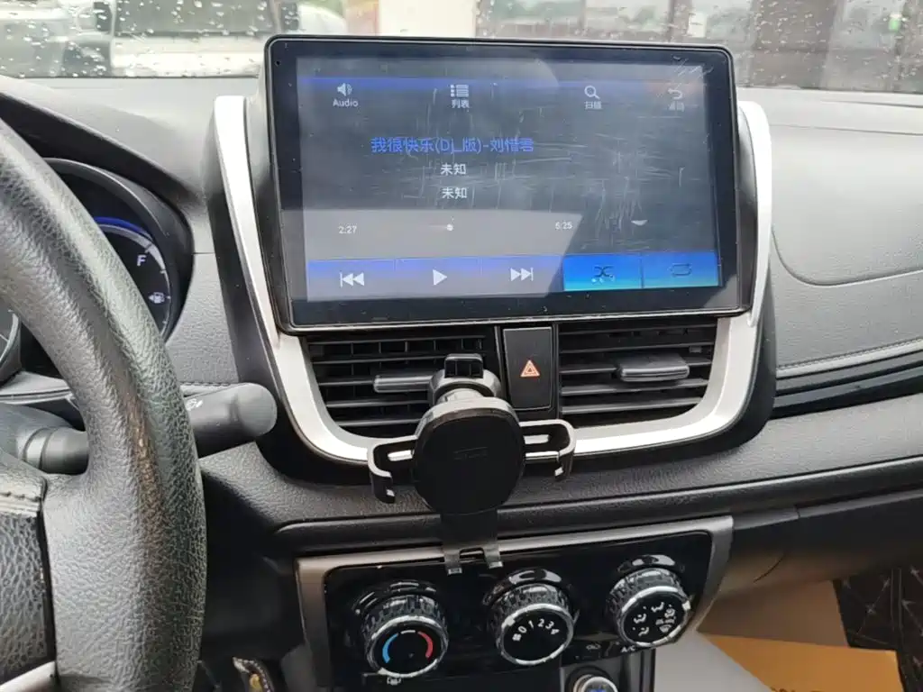 Toyota Yaris L 2019 — фото 13