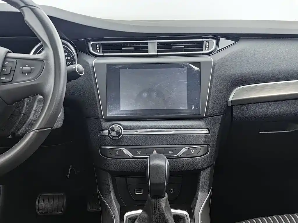 Peugeot 408 2016 — фото 12