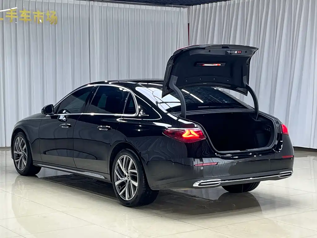 Mercedes-Benz E-Class 2024