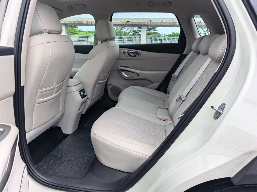 BYD Sealion 05 DM-i 2026 — фото 13