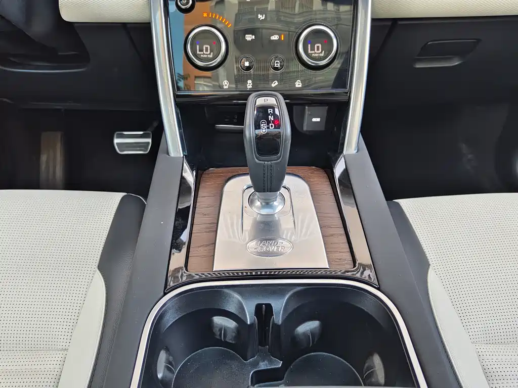 Land Rover Discovery Sport 2023 — фото 16