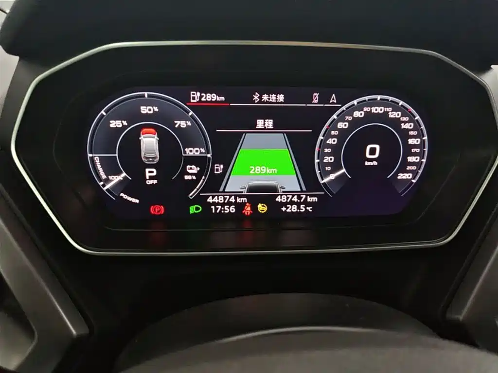 Audi Q4 e-tron 2023 — фото 12