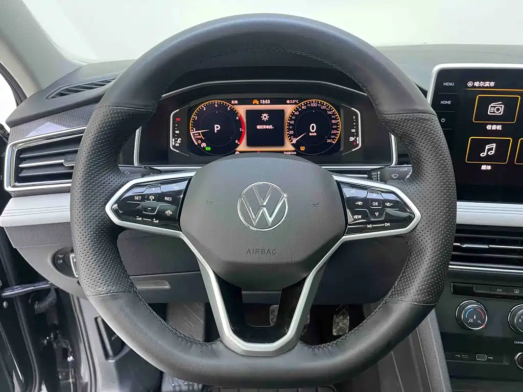 Volkswagen Tiguan L 2023 — фото 10