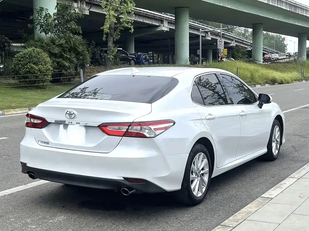 Toyota Camry 2024 — фото 11