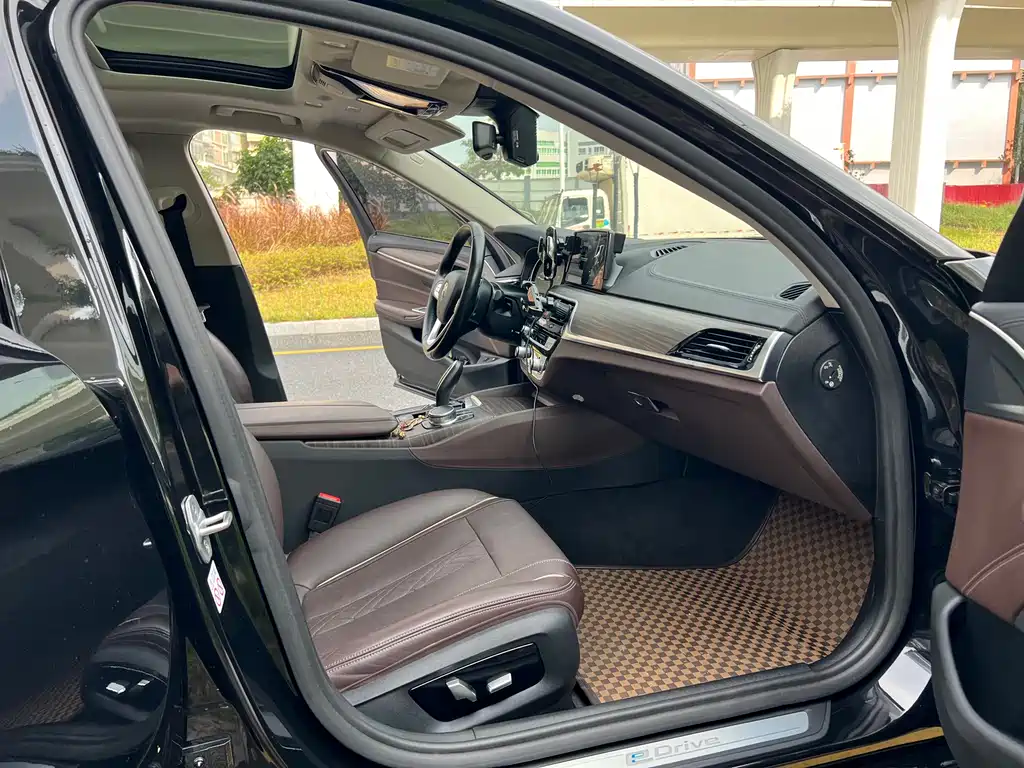 BMW 5 Series New Energy 2018 — фото 13