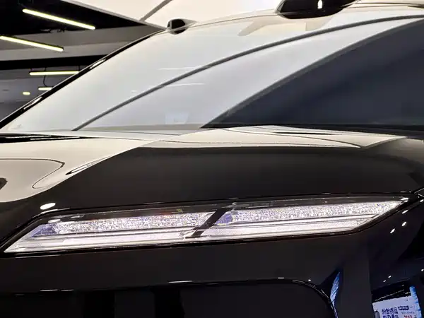 NIO ES8 2025